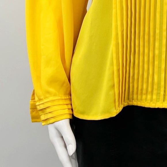 Simon Chang Yellow Button Back Blouse - Picture 5 of 11